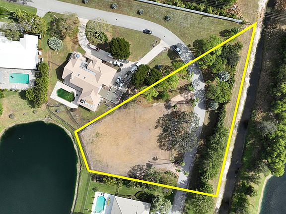 2nd image of 330 Glenwood Drive