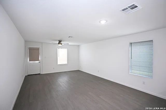 3 bed, 2.5 bath, 1360 sqft, $1,295 — Photo 4