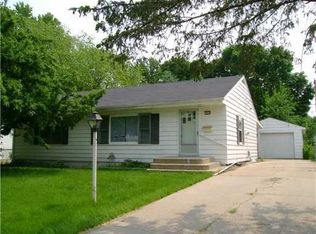 1075 S 26th St, Marion, IA 52302