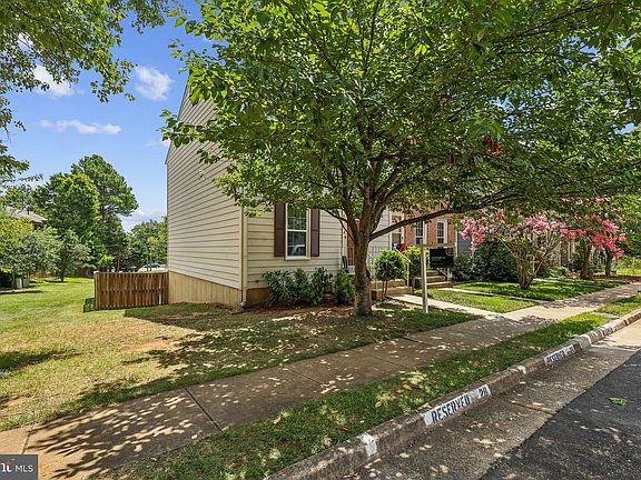 3rd image of 7403 Houndsbury Ct
