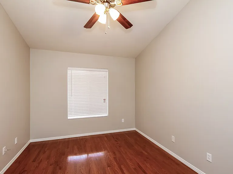 5560 Merriweather Dr — Photo 11