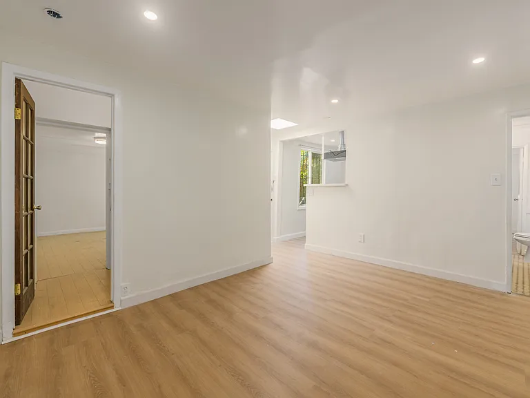 1325 N Orange Dr — Photo 6