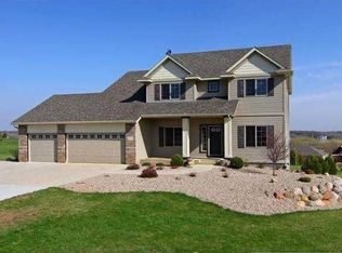 5810 Raven Point Rd, Prior Lake, MN 55372