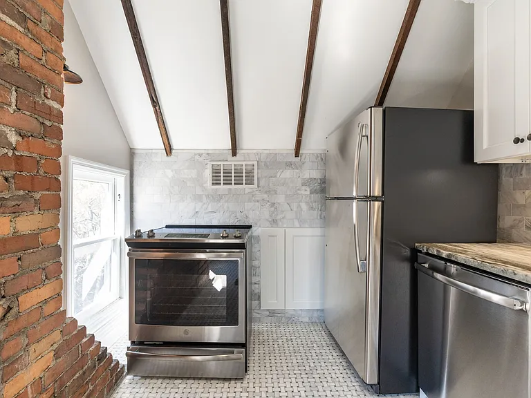 529 S 3rd St — Photo 55