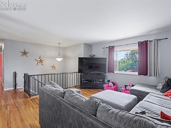 3rd image of 2927 Cabrillo Cir