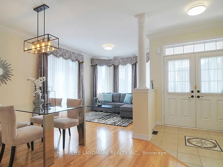 8 Farmhouse Cres — Photo 2