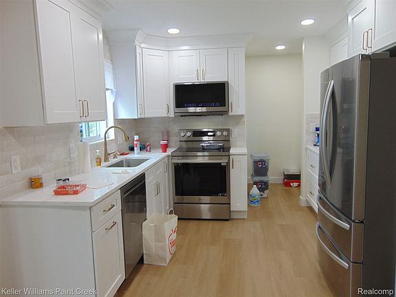 4th image of 26241 Newport Ave