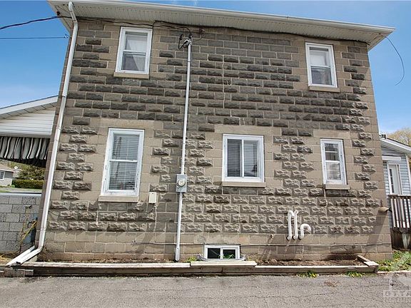 2nd image of 2234 Laval St