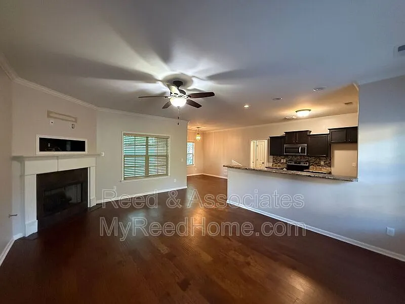 3 bed, 2.0 bath, 1462 sqft, $1,895 — Photo 4