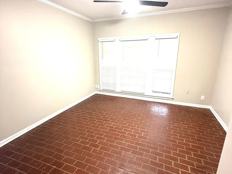 2028 Hazel Hedge Ln — Photo 10
