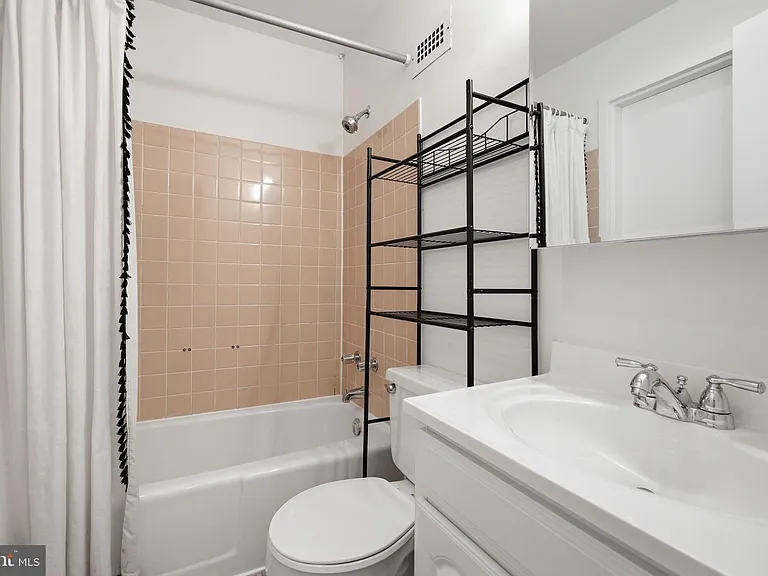 2201 L St NW #805 — Photo 20