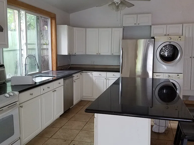 2367 Saint Thomas St — Photo 1