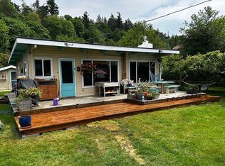 7585 Maxwelton Rd, Clinton, WA 98236