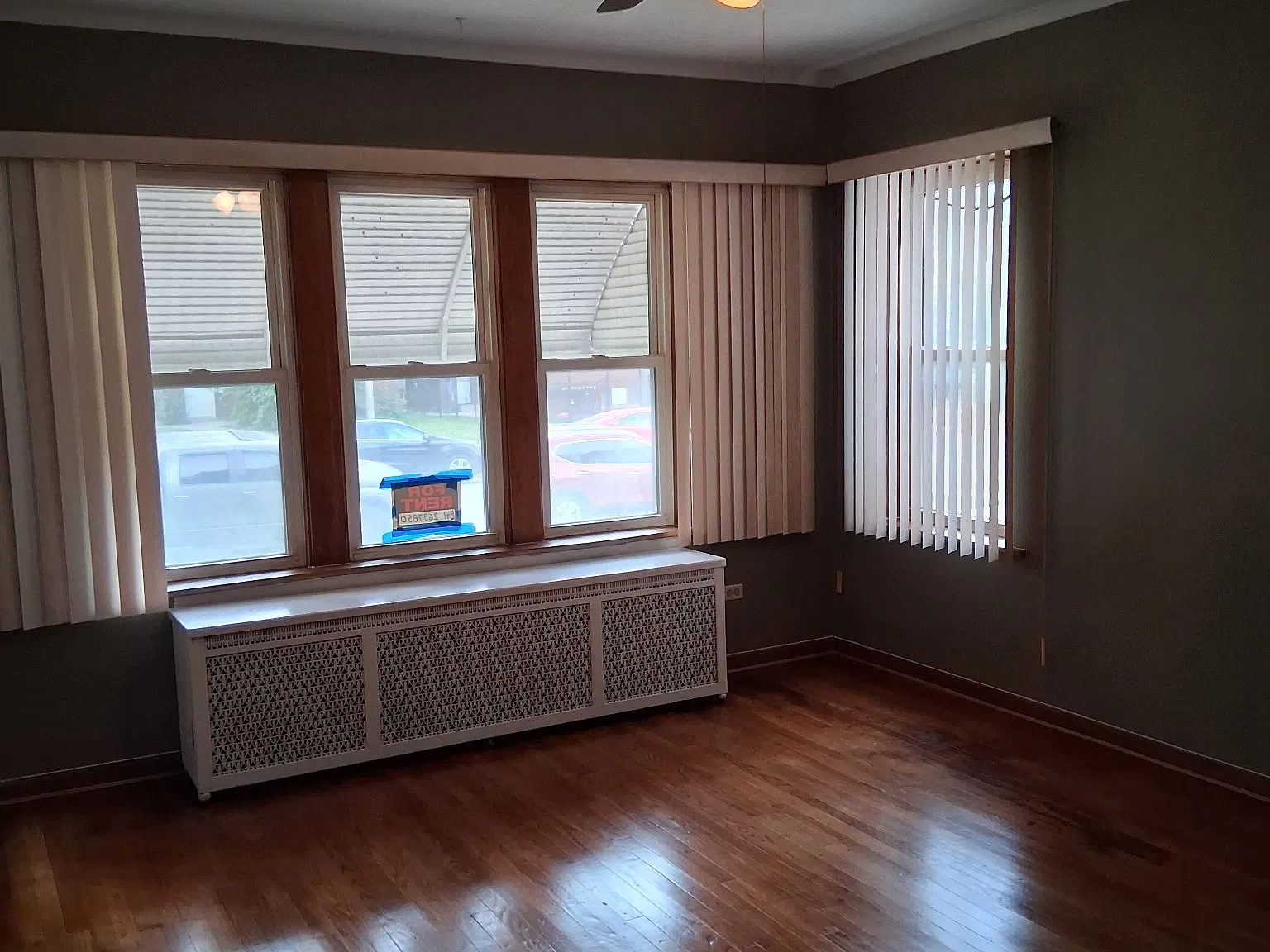 1645 N Mayfield Ave — Photo 2