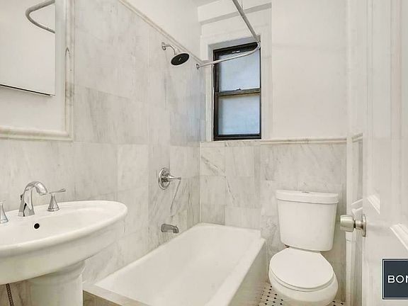 5th image of 245 W 51st St APT 701