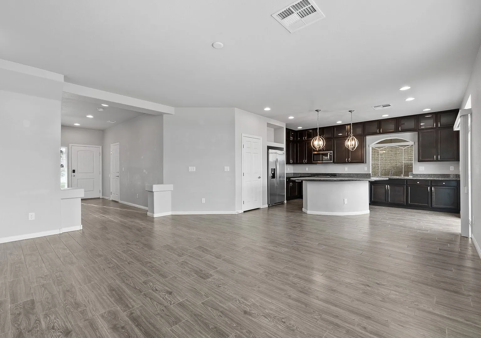 Spacious 5-Bedroom Home with Expansive Loft in Southwest Las Vegas — Photo 4