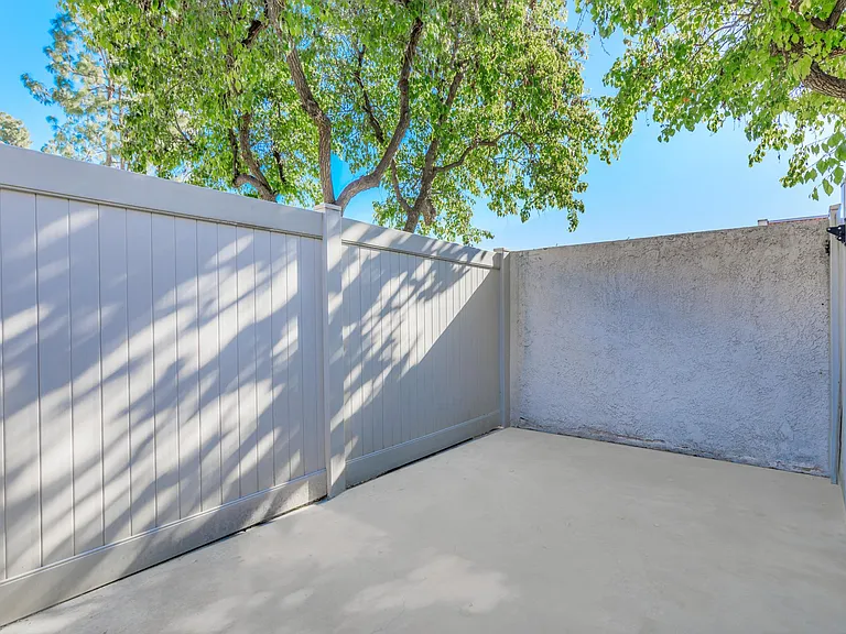 2 Bed 2 Bath Townhome Enclosed Patio
