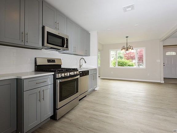 3rd image of 871 Bay Shore Ave