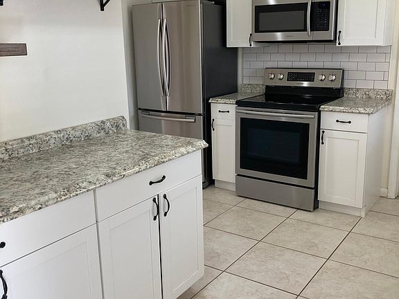 2nd image of 925 Waikiki Dr
