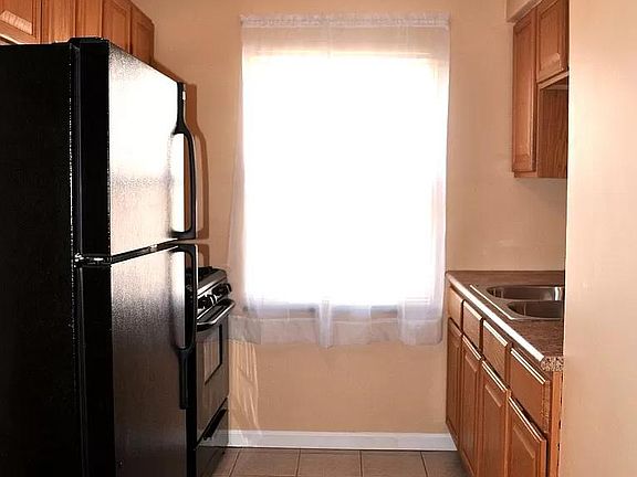 2nd image of 50 Gahl Ter APT A