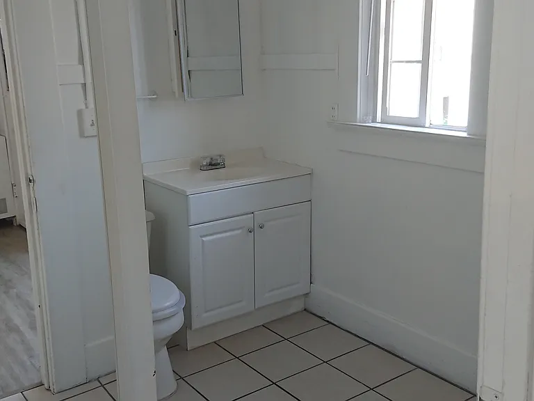 3872 5th Ave #4 — Photo 3