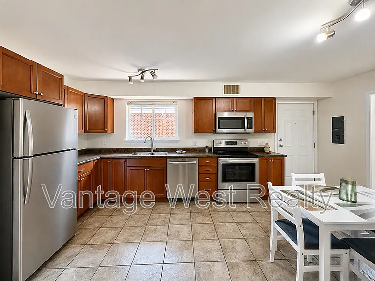 578B Cadder Ave — Photo 2