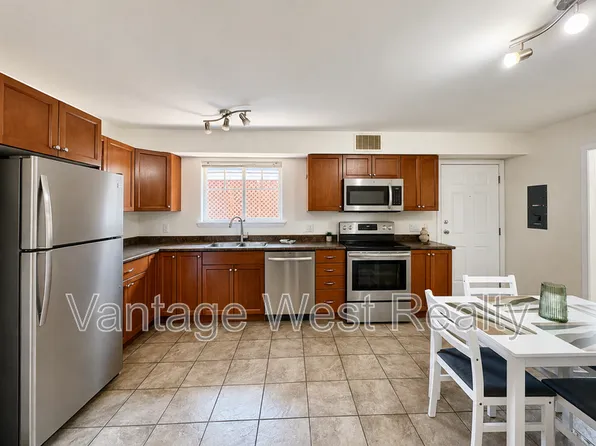 578B Cadder Ave, Kelowna, BC V1Y 5N4