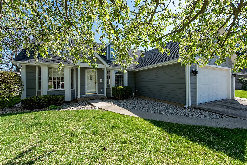 2403 Carmen Ct photo 1