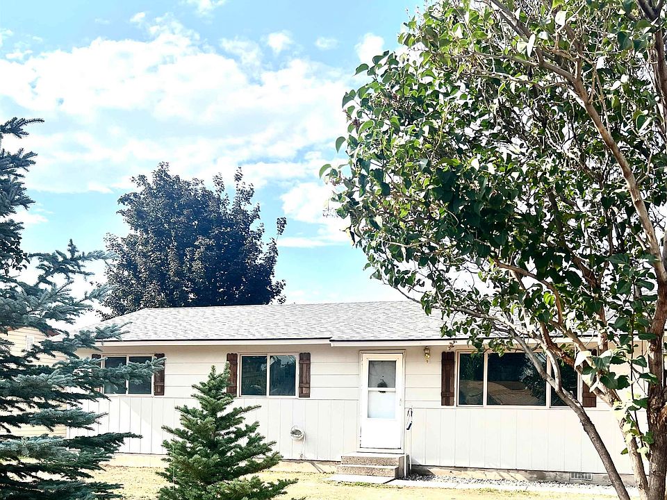 1st image of 270 5th Ave W