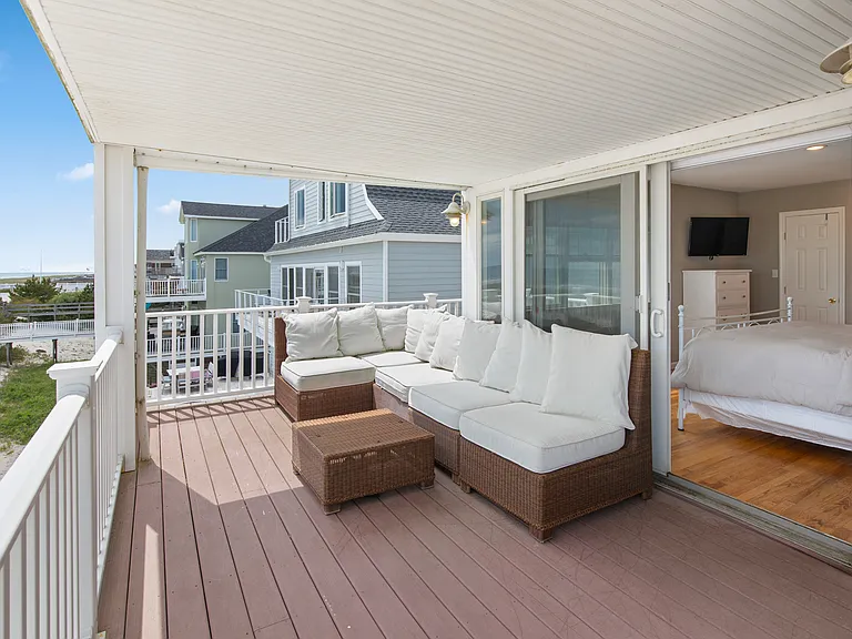863 Dune Rd — Photo 24