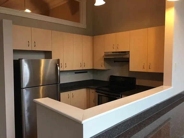 121 W Broad St — Photo 19