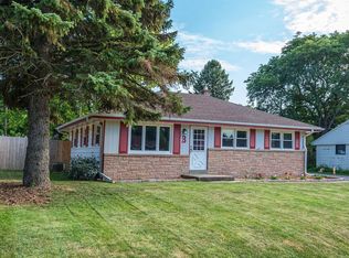 4621 W Dunwood Rd, Brown Deer, WI 53223