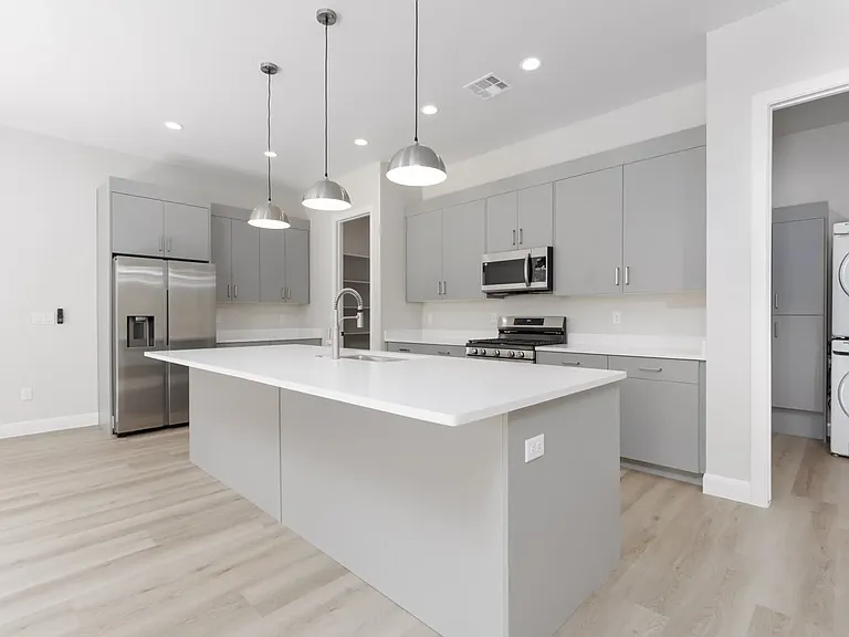 419 S 2250 W — Photo 13
