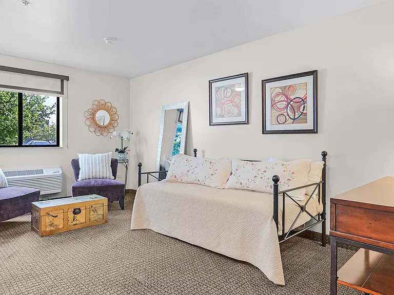 Single bed furnished option