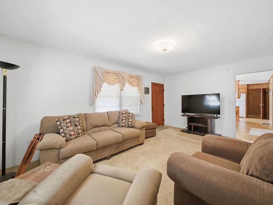 1st image of 555 Bishop Rd