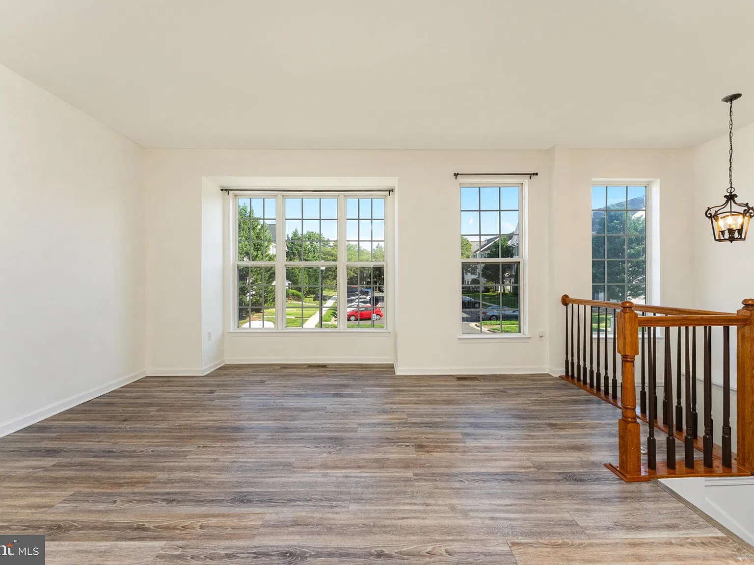 3 bed, 3.5 bath, 2480 sqft, $3,250 — Photo 2