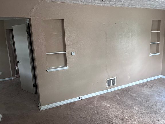 5th image of 402 W Norman Ave #A-b