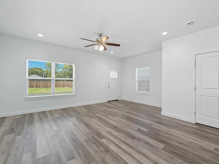 422 N Elliott St — Photo 17