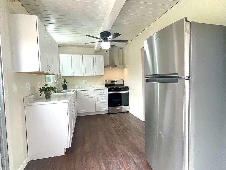 914 N Thornburg St — Photo 4