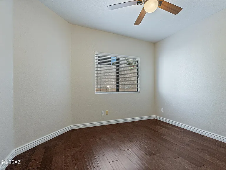 4992 N Valle — Photo 23