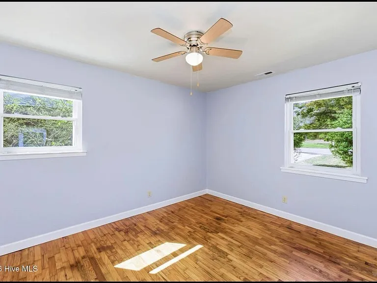 5017 Ilex Dr — Photo 8