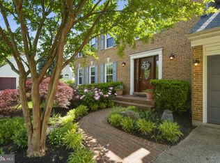 3 Vinson Ct, Sterling, VA 20165