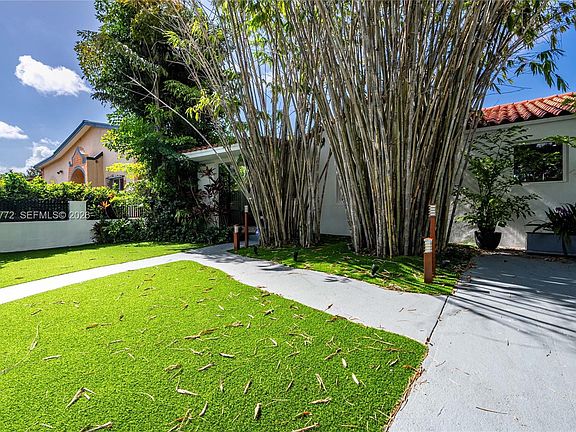 4th image of 1360 SW 16th St