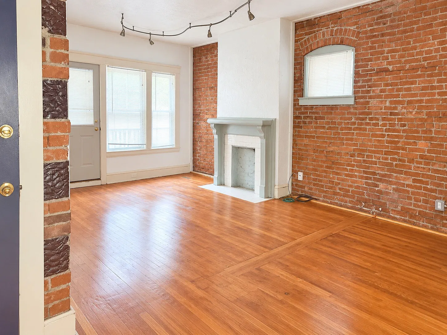 2 bed, 950 sqft, $1,199 — Photo 3