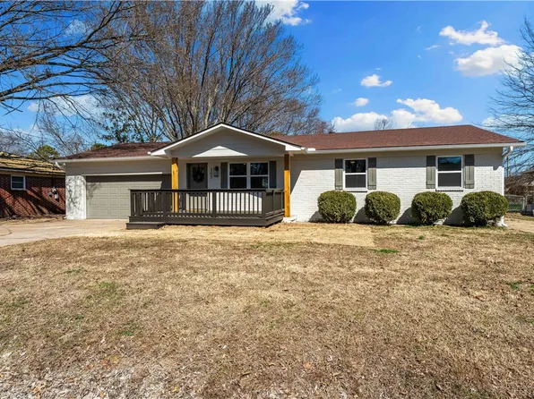 207 SE 12th St, Bentonville, AR 72712