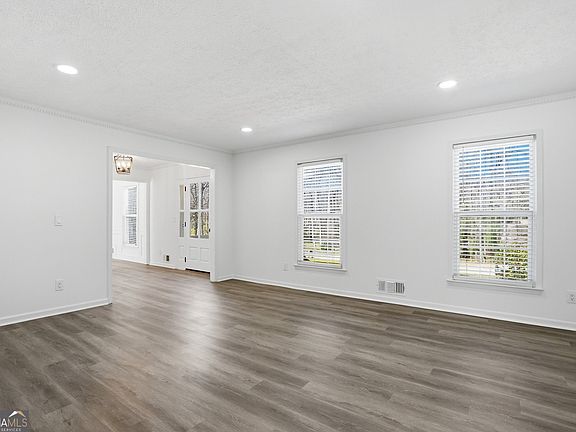 3rd image of 313 Summit Ridge Dr