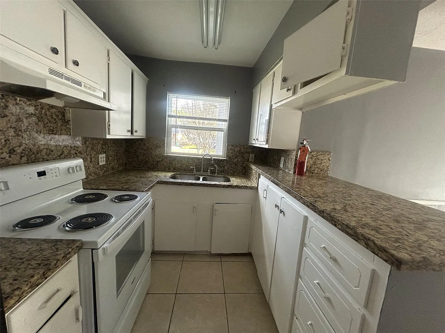 2 bed, 1.0 bath, 3400 sqft, $1,000 — Photo 4