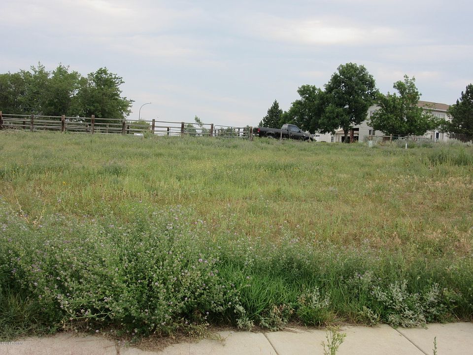 2nd image of 1201 Estes Ln