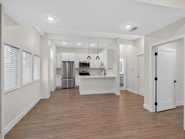 1601-1621 Tower Grove — Photo 19