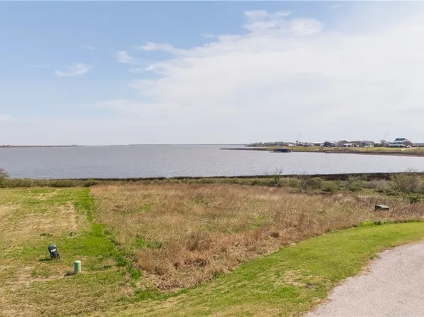 32 Blue Heron Dr S, Pt Lavaca, TX 77979